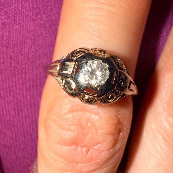 Antique Jewelry - Art Deco from the 1920-30s
Antique 18kt white gold Women's Ring 7 1/2 has video